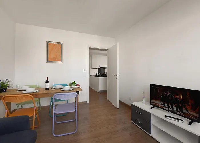Santi Apartment Few Min From Lake - Happy Rentals